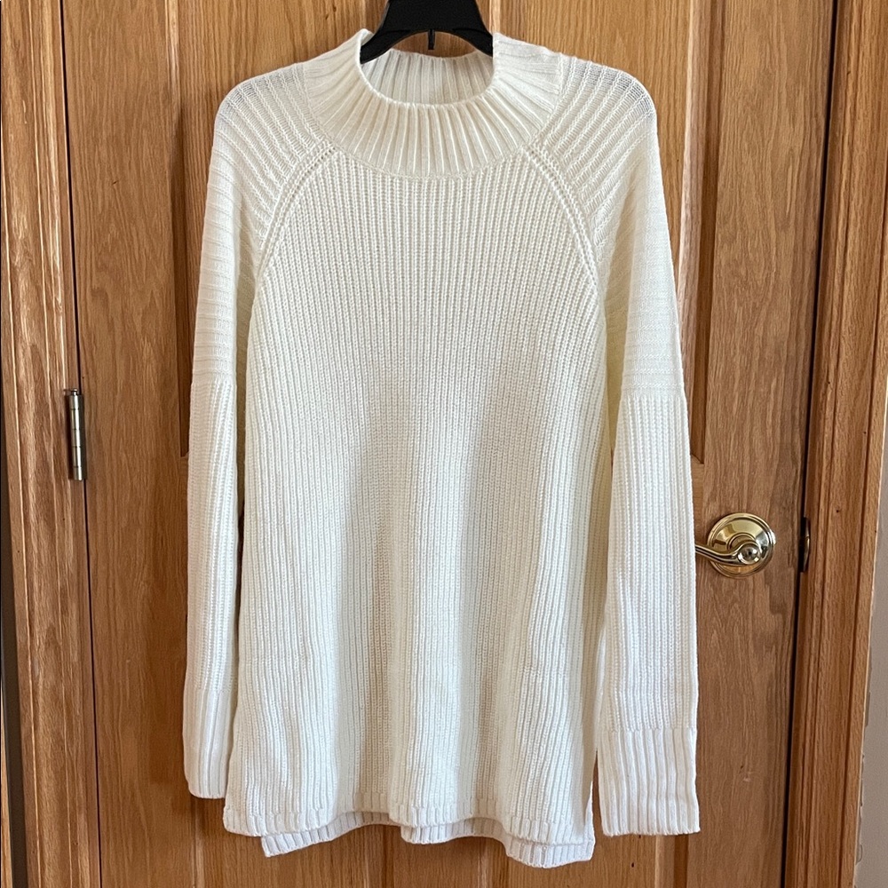 NWOT VENUS Elegant Cream Women's Sweater - Picture 1 of 3